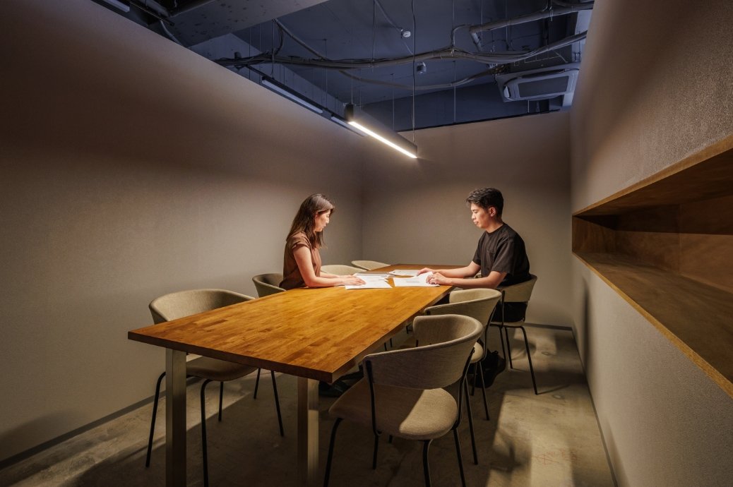 MEETING ROOM